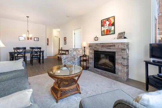 203 717 Chesterfield Avenue, North Vancouver For Sale - image 2
