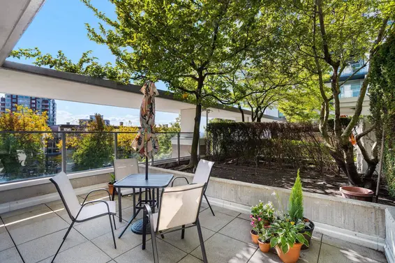 306 158 West 13th Street, North Vancouver