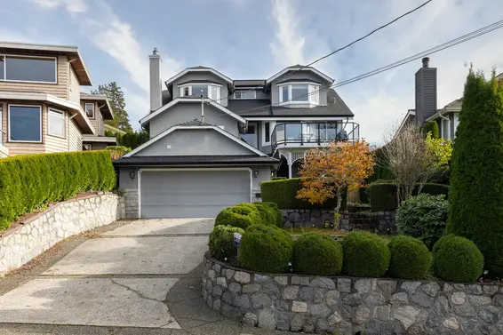 4050 St. Pauls Avenue, North Vancouver For Sale - image 2