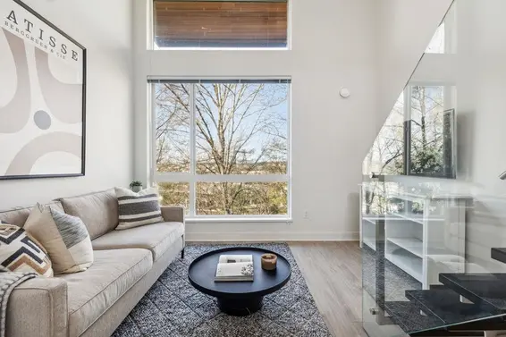 605 733 West 3 Street, North Vancouver