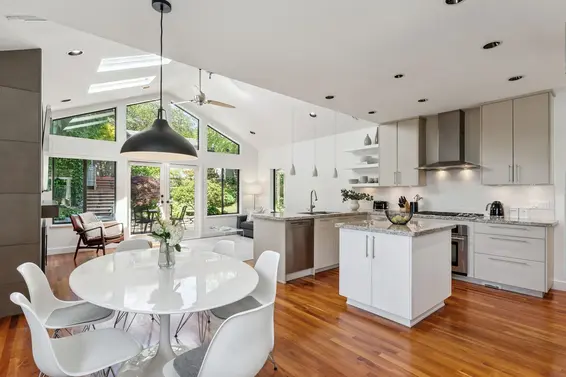 186 West Kings Road, North Vancouver