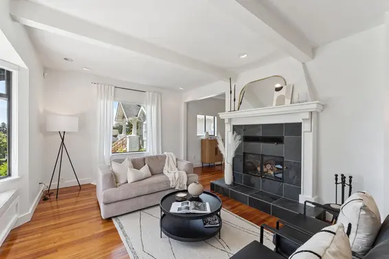 186 West Kings Road, North Vancouver For Sale - image 2