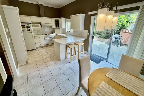 4 1701 Chesterfield Avenue, North Vancouver For Sale - image 10