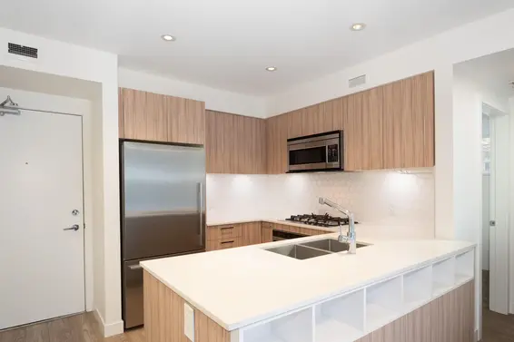 204 1061 Marine Drive, North Vancouver For Sale - image 4