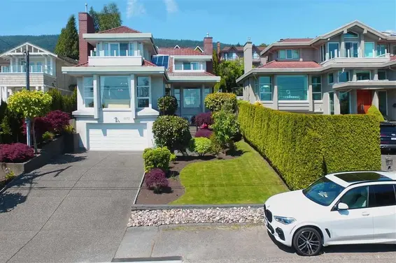 2273 Mathers Avenue, West Vancouver For Sale - image 3