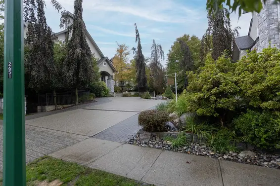 1131 Ross Road, North Vancouver For Sale - image 27