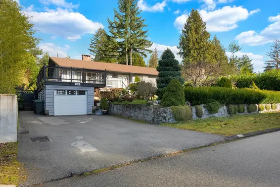 638 Elstree Place, North Vancouver For Sale - image 3