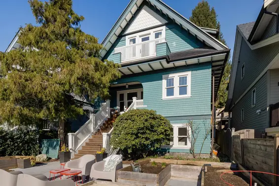 246 East 10Th Street, North Vancouver