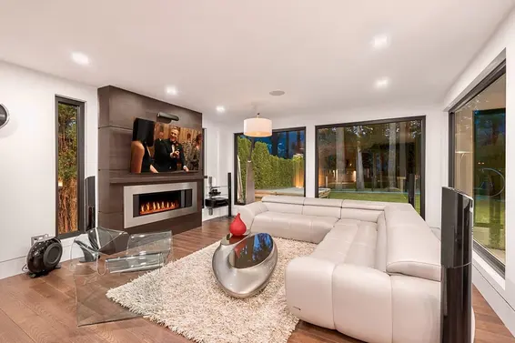 4577 Capilano Road, North Vancouver For Sale - image 16