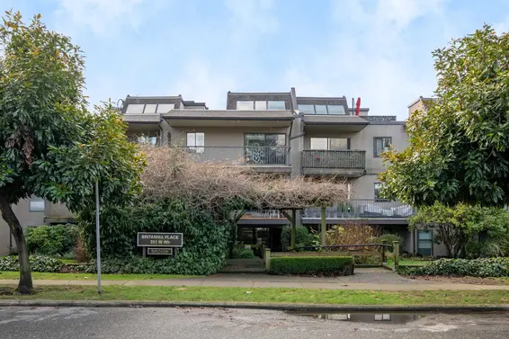 215 251 West 4th Street, North Vancouver