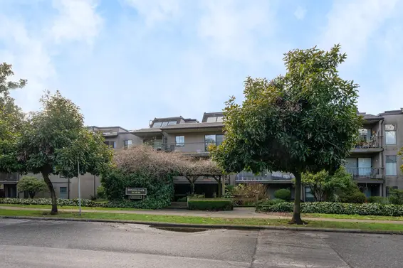 215 251 West 4th Street, North Vancouver For Sale - image 2