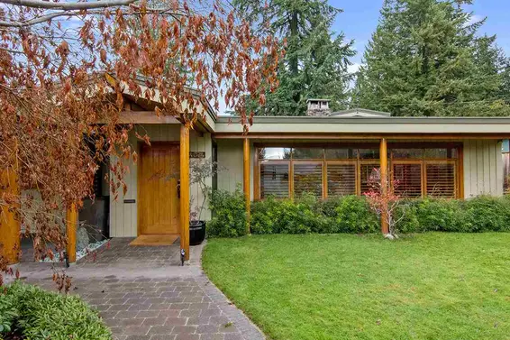 4074 Sunset Boulevard, North Vancouver