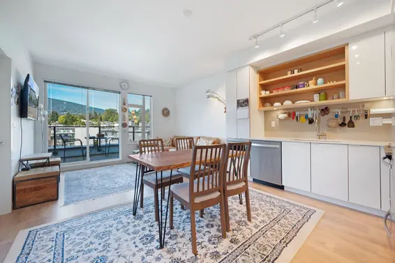520 725 Marine Drive, North Vancouver For Sale - image 2