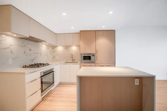 1705 1500 Fern Street, North Vancouver