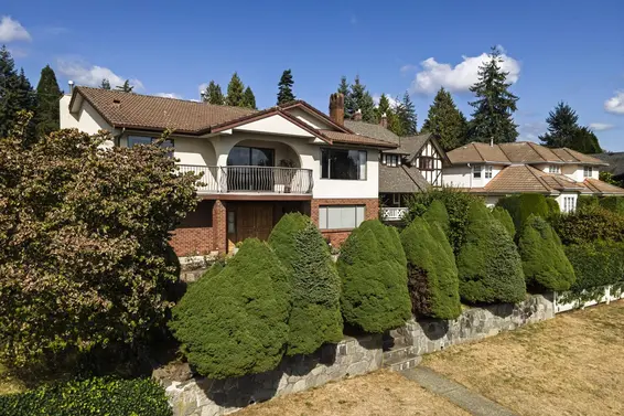 512 East 18th Street, North Vancouver For Sale - image 1
