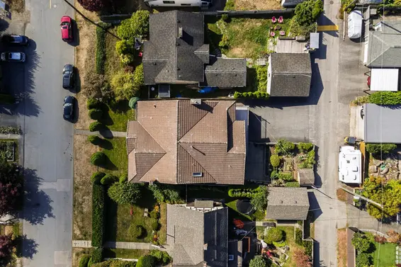 512 East 18th Street, North Vancouver For Sale - image 2