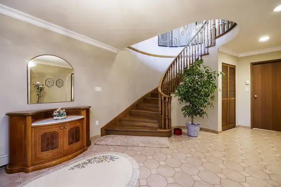 512 East 18th Street, North Vancouver For Sale - image 3