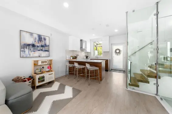 35 720 East 3rd Street, North Vancouver For Sale - image 16