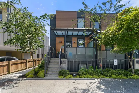35 720 East 3rd Street, North Vancouver For Sale - image 4