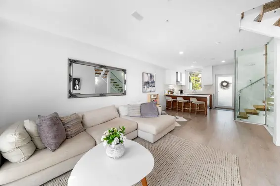 35 720 East 3rd Street, North Vancouver For Sale - image 6