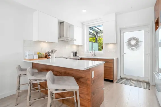 35 720 East 3rd Street, North Vancouver For Sale - image 7