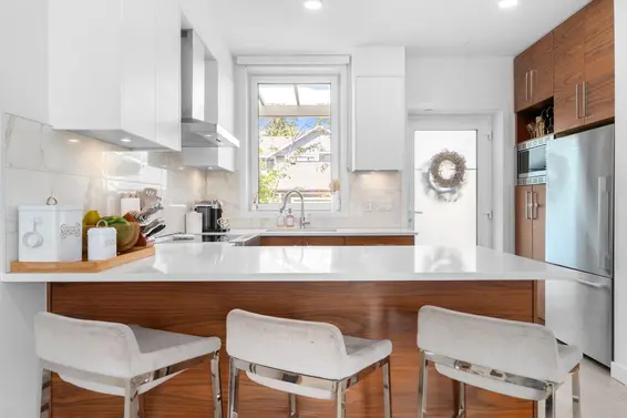 35 720 East 3rd Street, North Vancouver For Sale - image 8