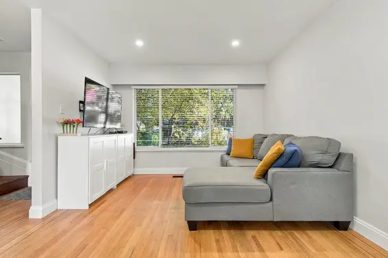 355 East 4th Street, North Vancouver For Sale - image 5