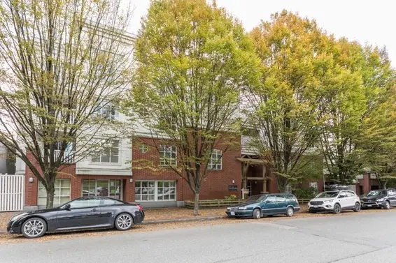 206 137 East 1st Street, North Vancouver