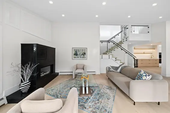6230 Summit Avenue, West Vancouver For Sale - image 11