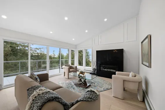 6230 Summit Avenue, West Vancouver For Sale - image 13