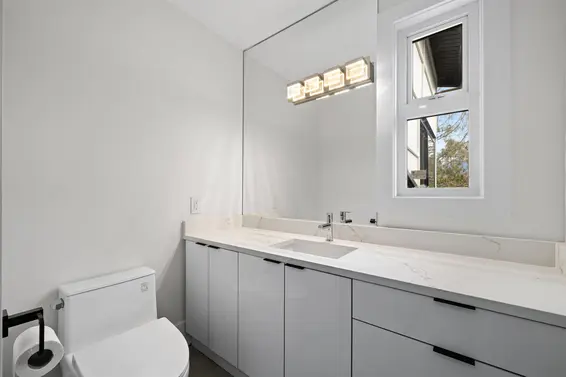 6230 Summit Avenue, West Vancouver For Sale - image 16