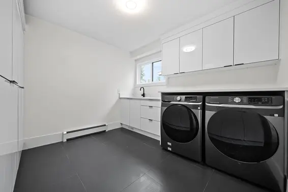 6230 Summit Avenue, West Vancouver For Sale - image 18