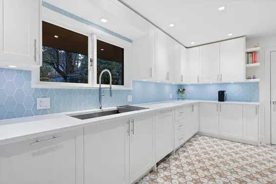 4411 Stone Crescent, West Vancouver For Sale - image 8