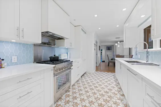 4411 Stone Crescent, West Vancouver For Sale - image 9