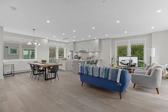 8 115 West Queens Road, North Vancouver
