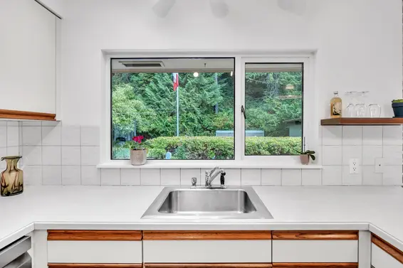 1372 Riverside Drive, North Vancouver For Sale - image 11