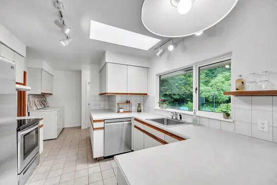 1372 Riverside Drive, North Vancouver For Sale - image 13