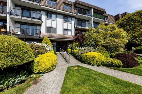 212 236 West 2nd Street, North Vancouver For Sale - image 2