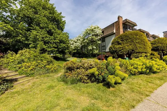 212 236 West 2nd Street, North Vancouver For Sale - image 3