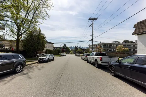 212 236 West 2nd Street, North Vancouver For Sale - image 5