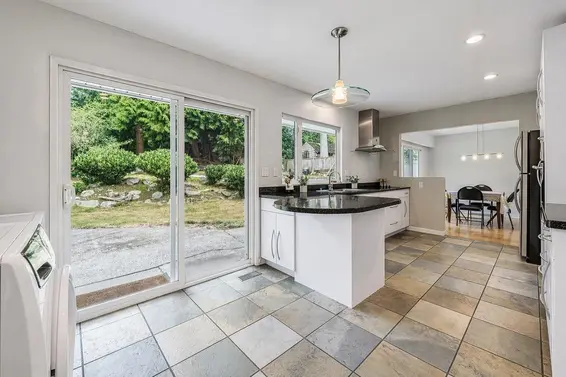 4037 Ripple Road, West Vancouver For Sale - image 8