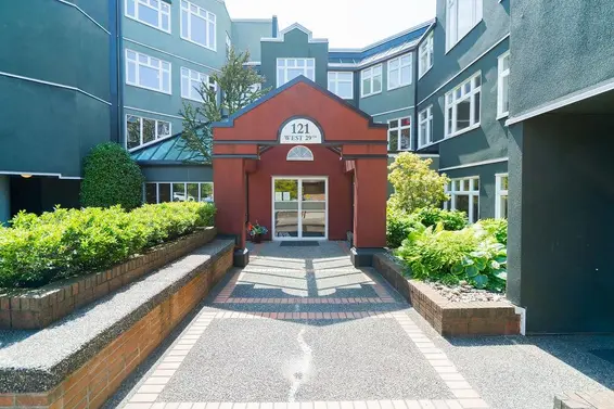 327 121 West 29th Street, North Vancouver