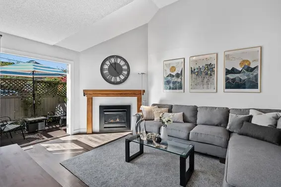 26 230 West 15th Street, North Vancouver