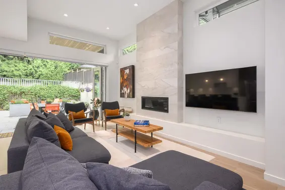 2987 Royal Avenue, North Vancouver For Sale - image 2