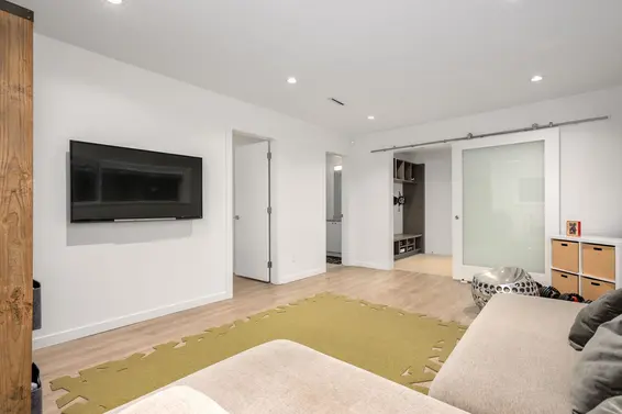 2987 Royal Avenue, North Vancouver For Sale - image 25