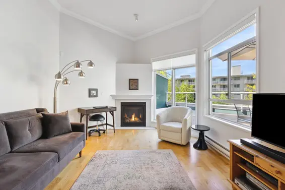 401 128 West 8th Street, North Vancouver