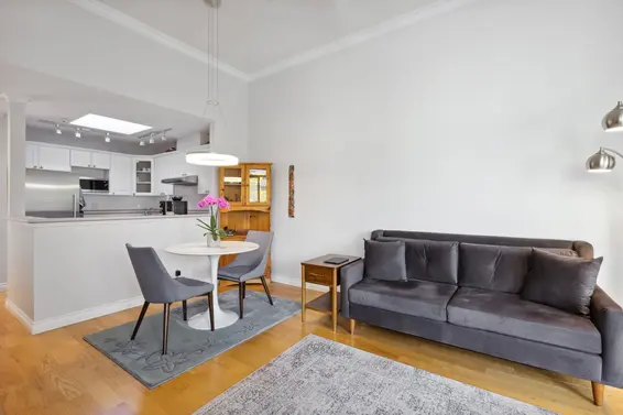 401 128 West 8th Street, North Vancouver For Sale - image 4