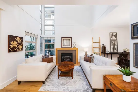 16 3750 Edgemont Boulevard, North Vancouver