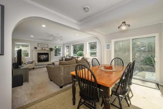 1747 Bellelynn Place, North Vancouver For Sale - image 15