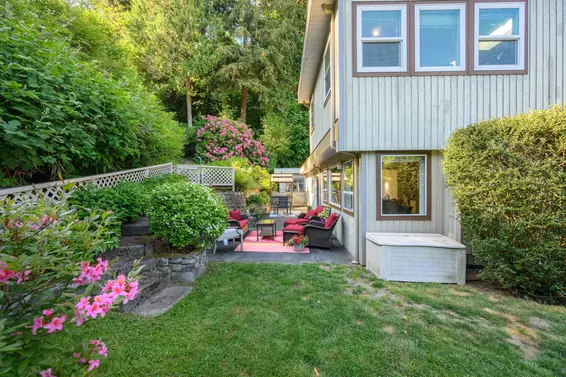 1747 Bellelynn Place, North Vancouver For Sale - image 17